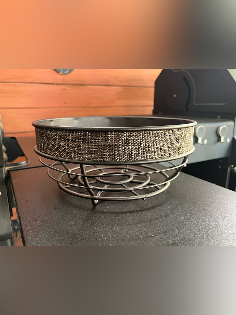 Decorative Black Metal Wire Fruit Bowl with Woven Accent